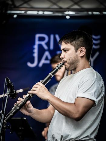 Photo du concert Lucho Pellegrini Swingin'Drums à Rive Jazzy 2025, crédit : Rive Jazzy / Alessandro Palmieri